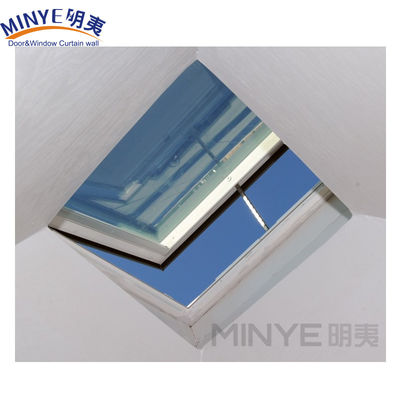Luce di soffitto in alluminio a apertura ventilata con stile open swing e schermo in fibra di vetro