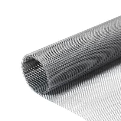 Lo schermo interno di fibra di vetro nero tiene fuori le zanzare e permette il flusso d'aria