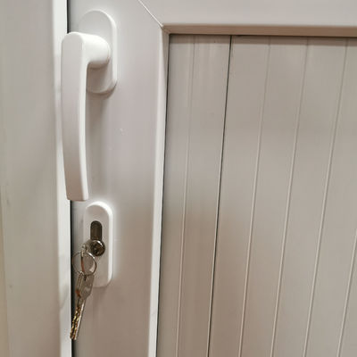 Stili della porta principale indiana con porta d'ingresso in PVC e reticolazione dello schermo