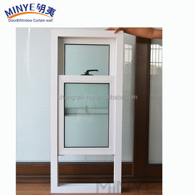 2.0mm-2.5mm Spessore del profilo Finestra scorrevole verticale in PVC per installazione in cortile