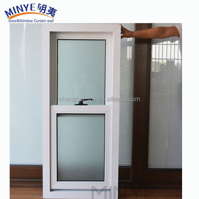 2.0mm-2.5mm Spessore del profilo Finestra scorrevole verticale in PVC per installazione in cortile
