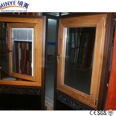 Fenestra a raggio in legno rivestito in alluminio con disegno di griglia di 1,4 mm e spessore del profilo di 14 mm