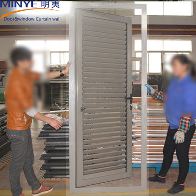 Persiane a scarico di alluminio con regolazione manuale o elettrica
