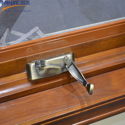 Le finestre in legno di alluminio di MINYE includono vetro temperato e personalizzabile.