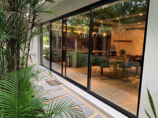 Isolamento acustico Porte scorrevoli in vetro UPVC in stile francese per un flusso senza soluzione di continuità all'interno e all'esterno
