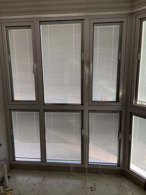 Dimensioni personalizzate Porta scorrevole in alluminio e finestre con persiane incorporate in stile francese