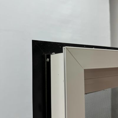 Finestra di casamento in UPVC di design moderno con buona resistenza al vento e hardware cinese di punta