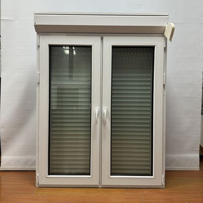 Finestra a rivestimento in PVC a schermo pieghevole con zanzariera in fibra di vetro e persiane