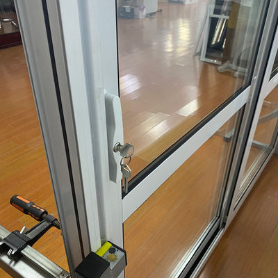Porte in vetro di alluminio per case contemporanee e funzionali