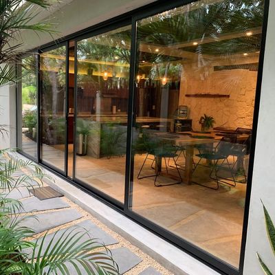 Porte in vetro di alluminio per case contemporanee e funzionali