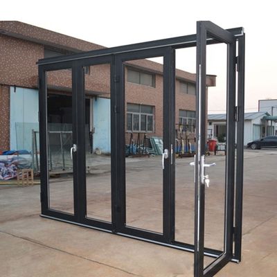 Porte pieghevoli in alluminio a colori personalizzati per l'isolamento termico e l'impermeabilizzazione degli ingressi moderni