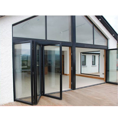 Garage con porta pieghevole a profilo di alluminio commerciale con durabilità duratura