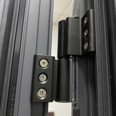 Porte in alluminio con lunghezza di vita e chiusure insonorizzate