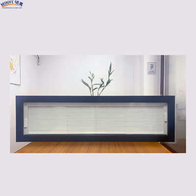 Bellissime finestre fisse con le lucchette per l' isolamento acustico e la privacy sigillate