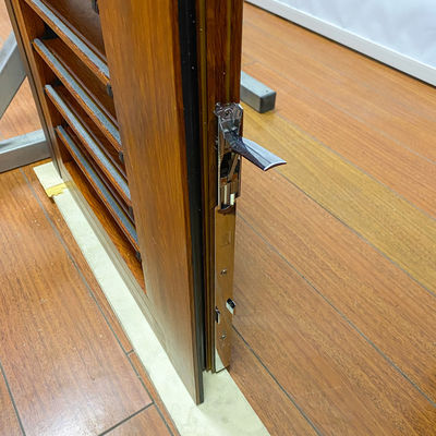 Finestra di chiusura orizzontale in alluminio con finitura in legno