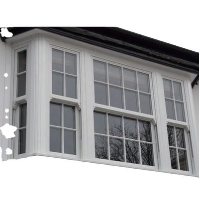 Apertura orizzontale finestra panoramica nera a tripla vetrata da pavimento a soffitto
