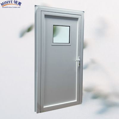 Porta d'ingresso in alluminio a colori personalizzati per casa o azienda all'interno della villa giardino