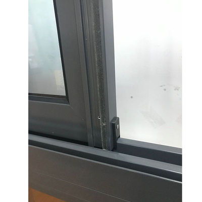 Fenestra scorrevole in alluminio a doppio vetro di serie 77 con apertura orizzontale e materiali
