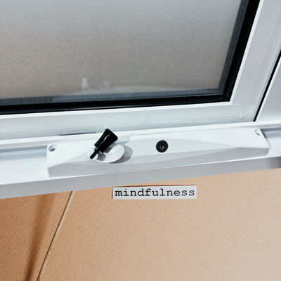 Finestra di tenda di alluminio moderna personalizzata per un buon isolamento acustico e elevata resistenza